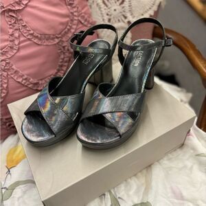 Reaction Kenneth Cole Ladies 9 Med Reeva Platform Pewter Metallic Black
